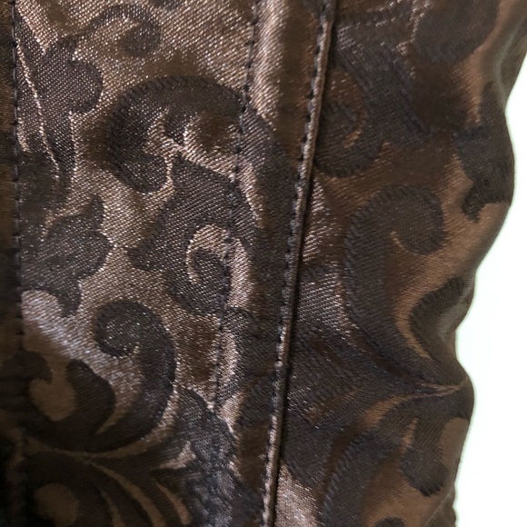 NWTO Women’s detailed satin zip front corset. - Picture 6 of 7